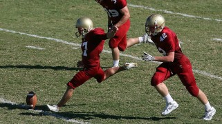 拉齐奥vs卡尔皮前瞻分析拉齐奥VS卡尔皮，当蓝鹰振翅遇上升班马的倔强，谁能笑傲意甲风云？